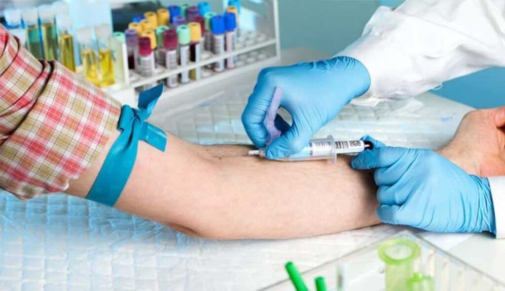 A importância de fazer exames laboratoriais de rotina